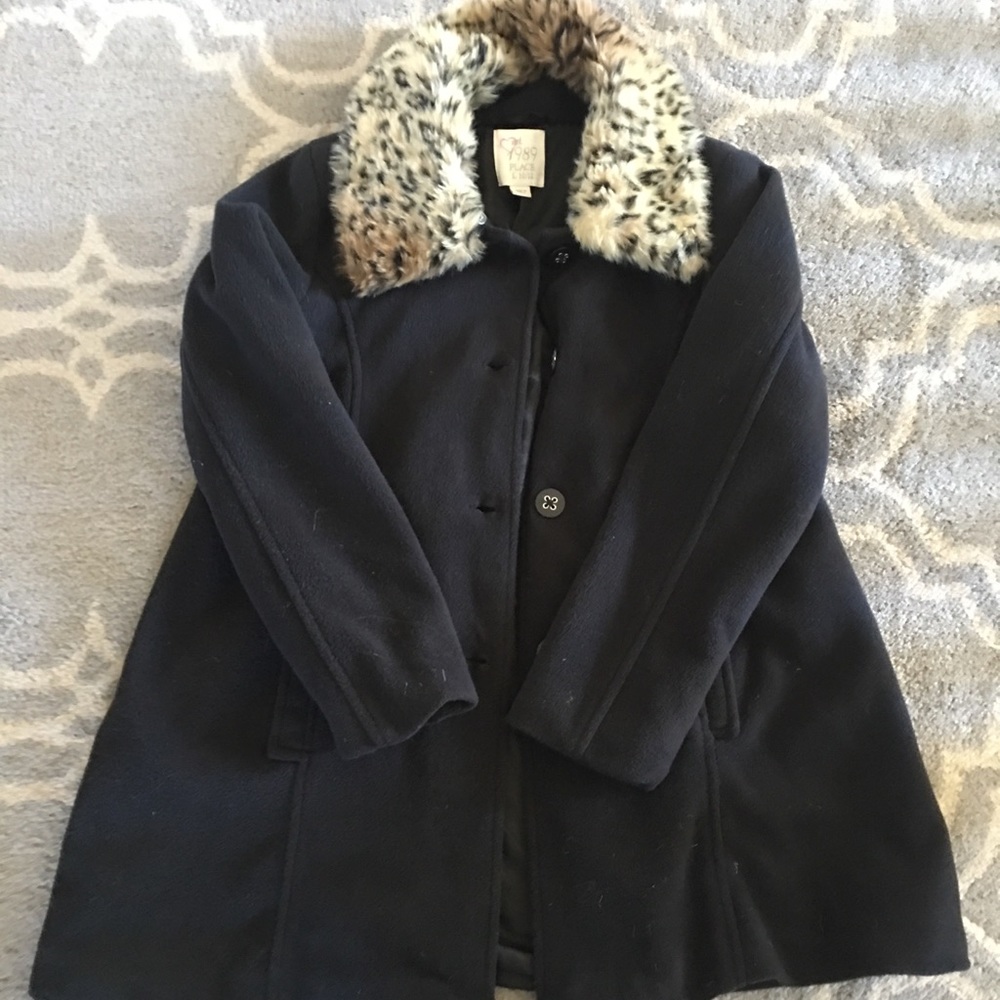 Swing coat with removable faux fur collar. - Picture 4 of 5